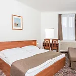 Centre Hotel 3*
