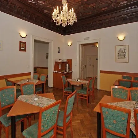 Отель Centre 3*